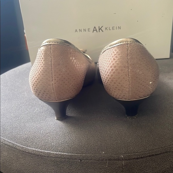 Anne Klein Taupe AK7MENI iflex Kitten Heels Women's 8 New In Box Classic y2k - Picture 7 of 9